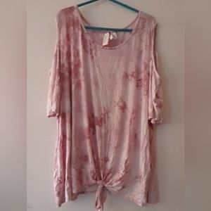 Plus size curvy Brand 5x summer top. Fun exposed shoulder and front tie.